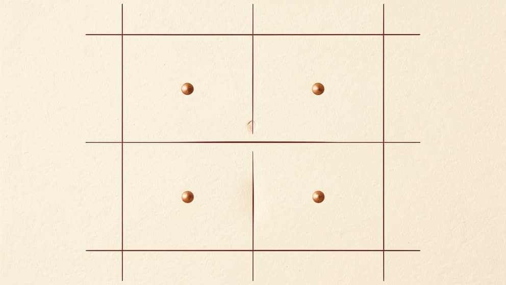 Minimalist editorial line-art of an abdomen quadrant grid on cream backdrop, four copper accent dots placed asymmetrically across the four quadrants suggesting a rotation pattern, one thin horizontal line representing the navel reference